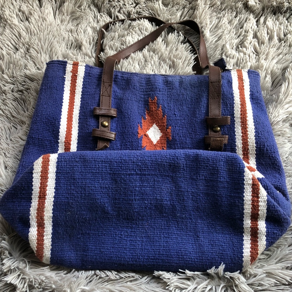 Aztec Print Tote - Picture 4 of 8